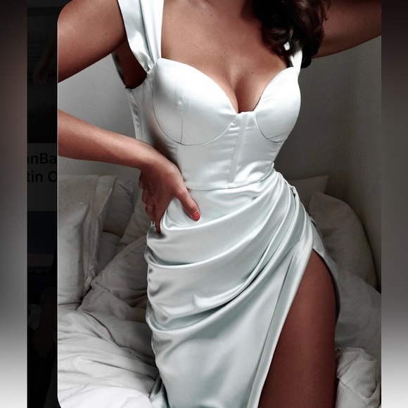 Miss Circle Hedy White satin off shoulder draped sleeves corset bustier dress - Picture 4 of 8